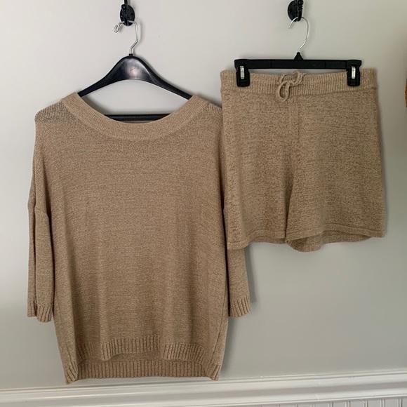 Vici Pants - Weekend Sale! Vici Collection size medium tan short set.